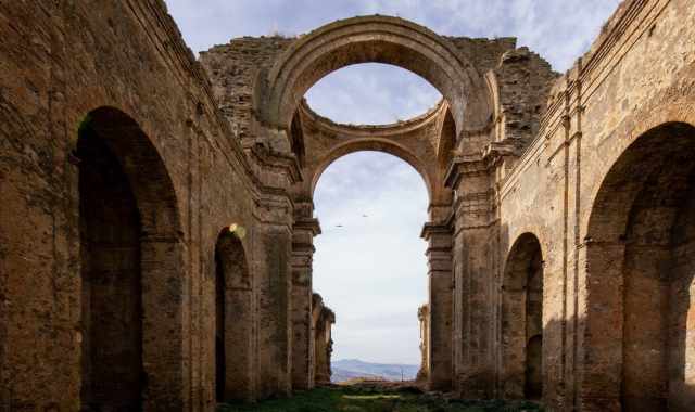 Grottole, la "Diruta": quell'antica chiesa in rovina che si apre alla vastit del cielo 
